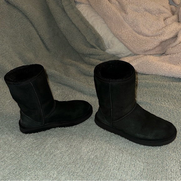 Classic Short Ugg Boots - Picture 5 of 8
